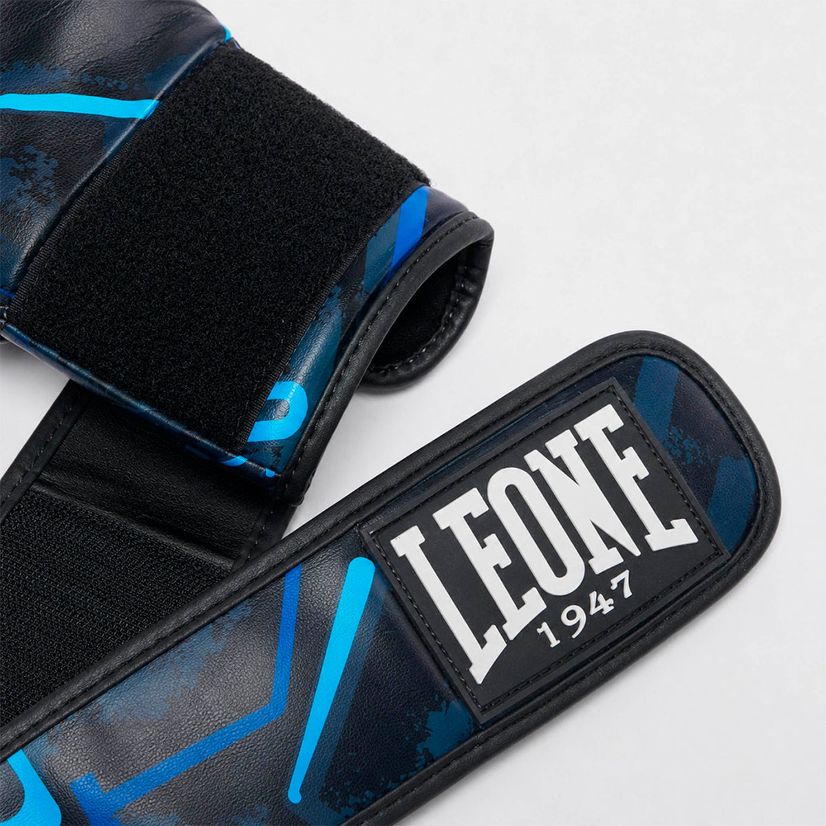 Modré rukavice MMA Cage – detailní pohled 5