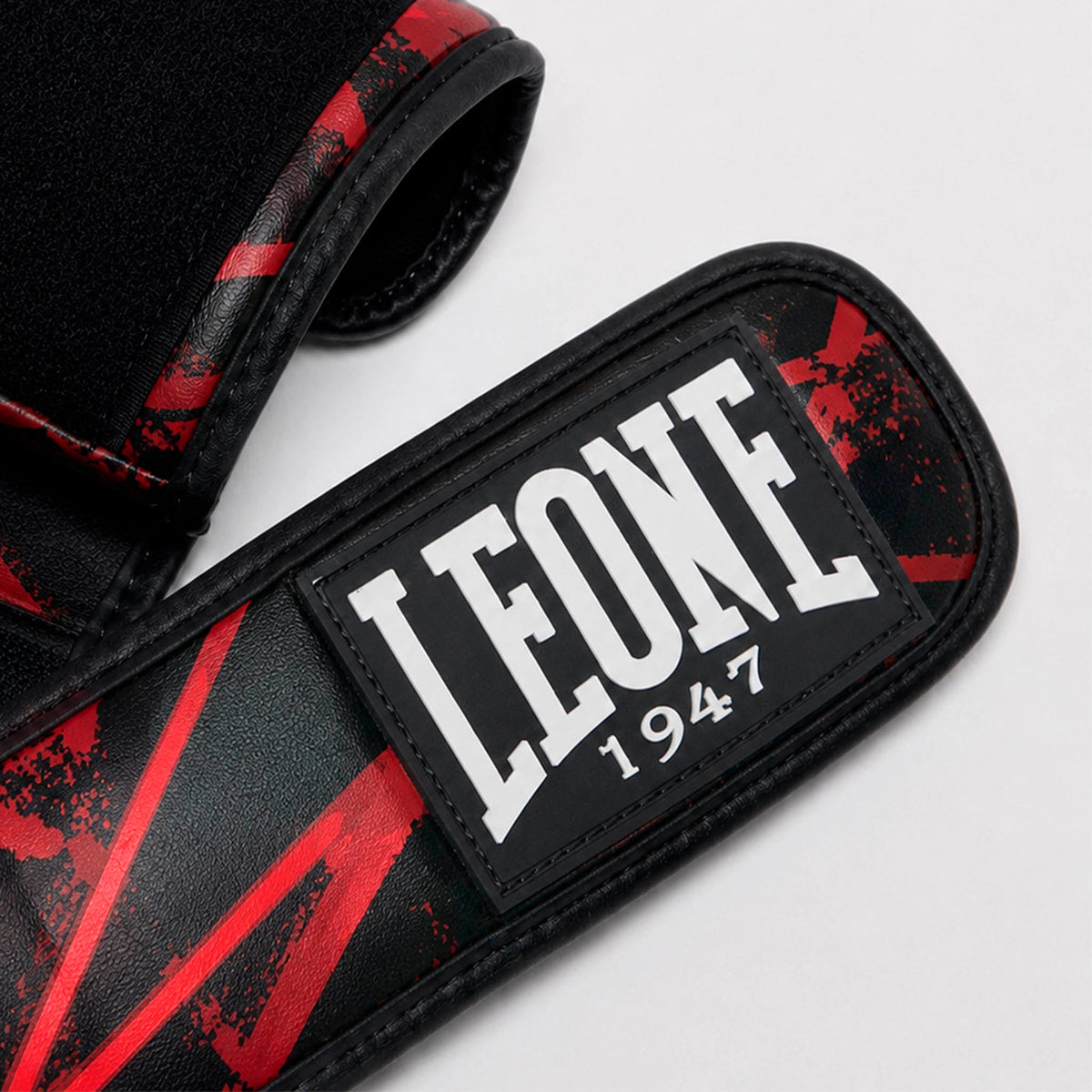 MMA Cage Rukavice červené - detailní pohled 5
