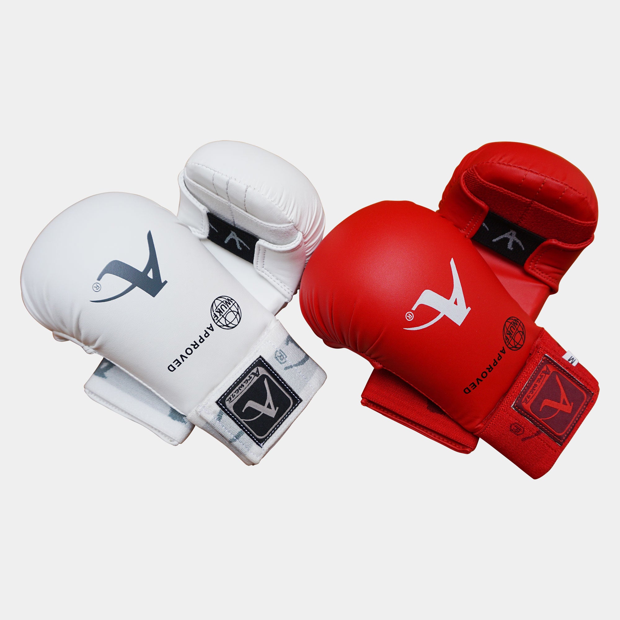 Guantini karate Arawaza colore bianco e rosso omologati WUKF vista frontale