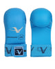 Paar blaue, von der WKF zugelassene Karate Arawaza WKF Kumite-Handschuhe für Wettkämpfe