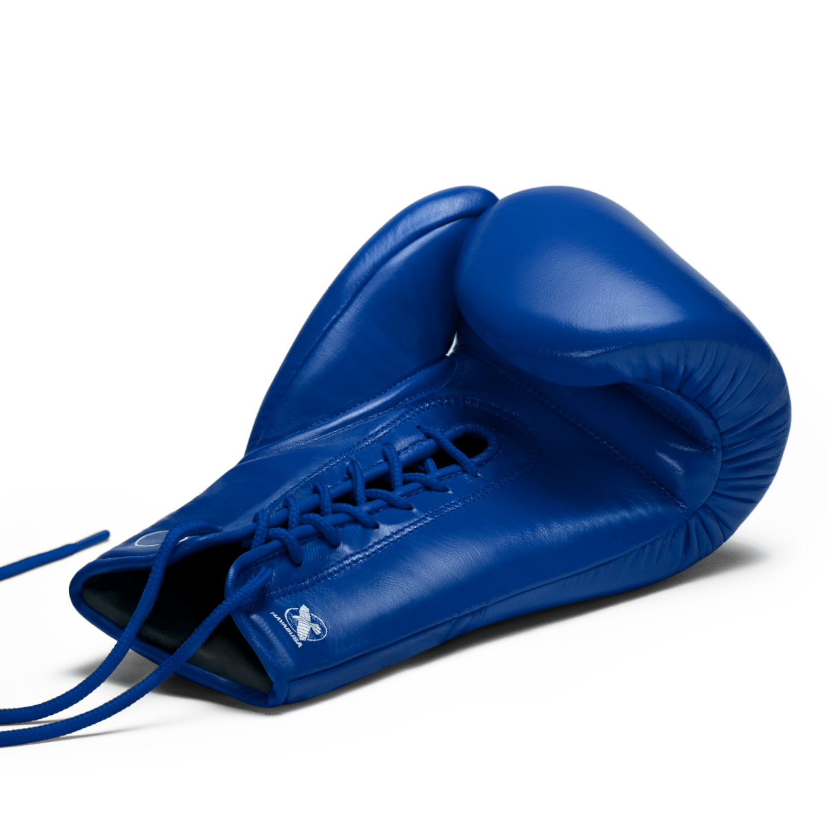 Nahaufnahme des traditionellen Schnürverschlusssystems am blauen Hayabusa Pro Lace-Handschuh