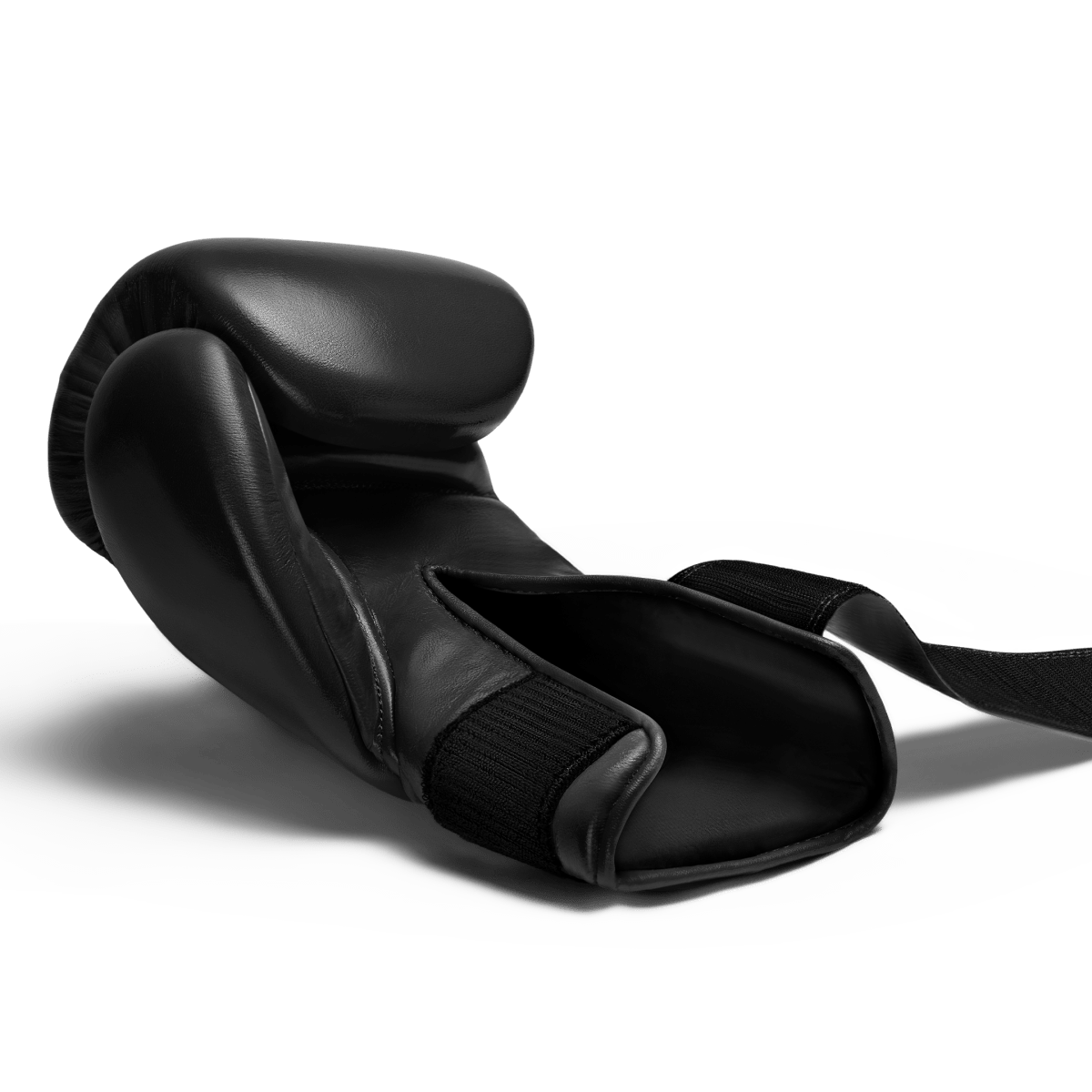 Détail du poignet et de la fermeture ouverte à simple déchirure des gants noirs Hayabusa Pro