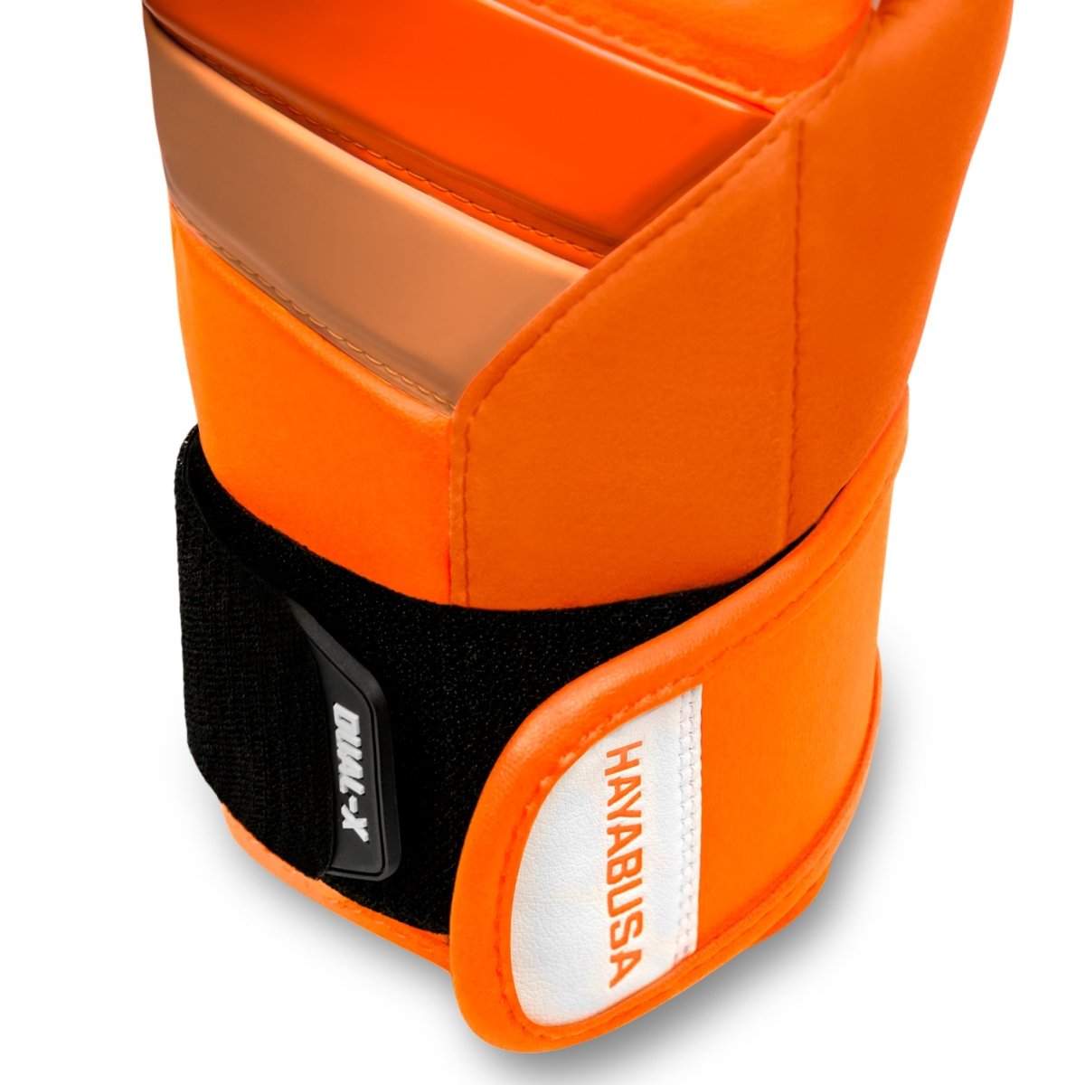 Détail de la fermeture velcro des gants orange Hayabusa T3