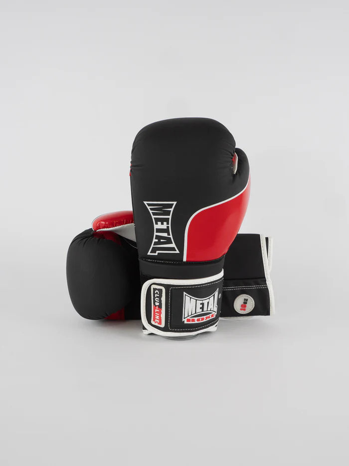 Vista frontale dei guantoni Metal Boxe Club Line nero e rosso in PU MAT RESIST+