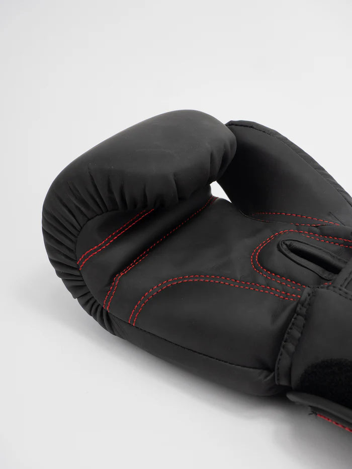 Vista del palmo dei guantoni Metal Boxe Thai Black, focus sulla calzata ergonomica
