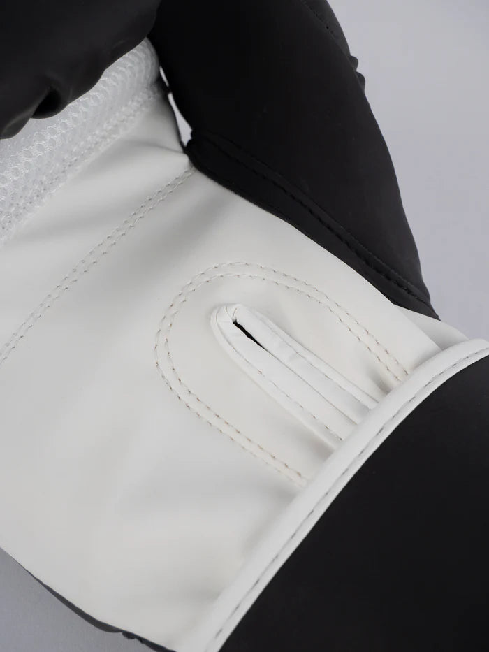 Dettaglio palmo ventilato con tecnologia WindTec guantoni Metal Boxe nero