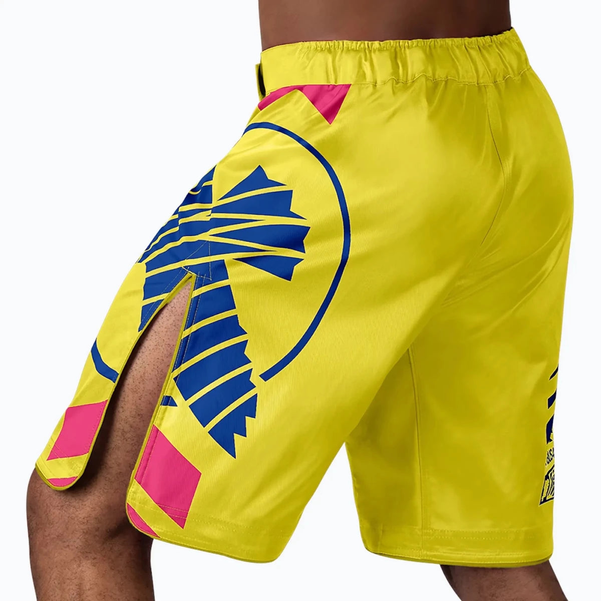 Gula Hayabusa-shorts med slitsar på sidan för Muay Thai och Kickboxning.