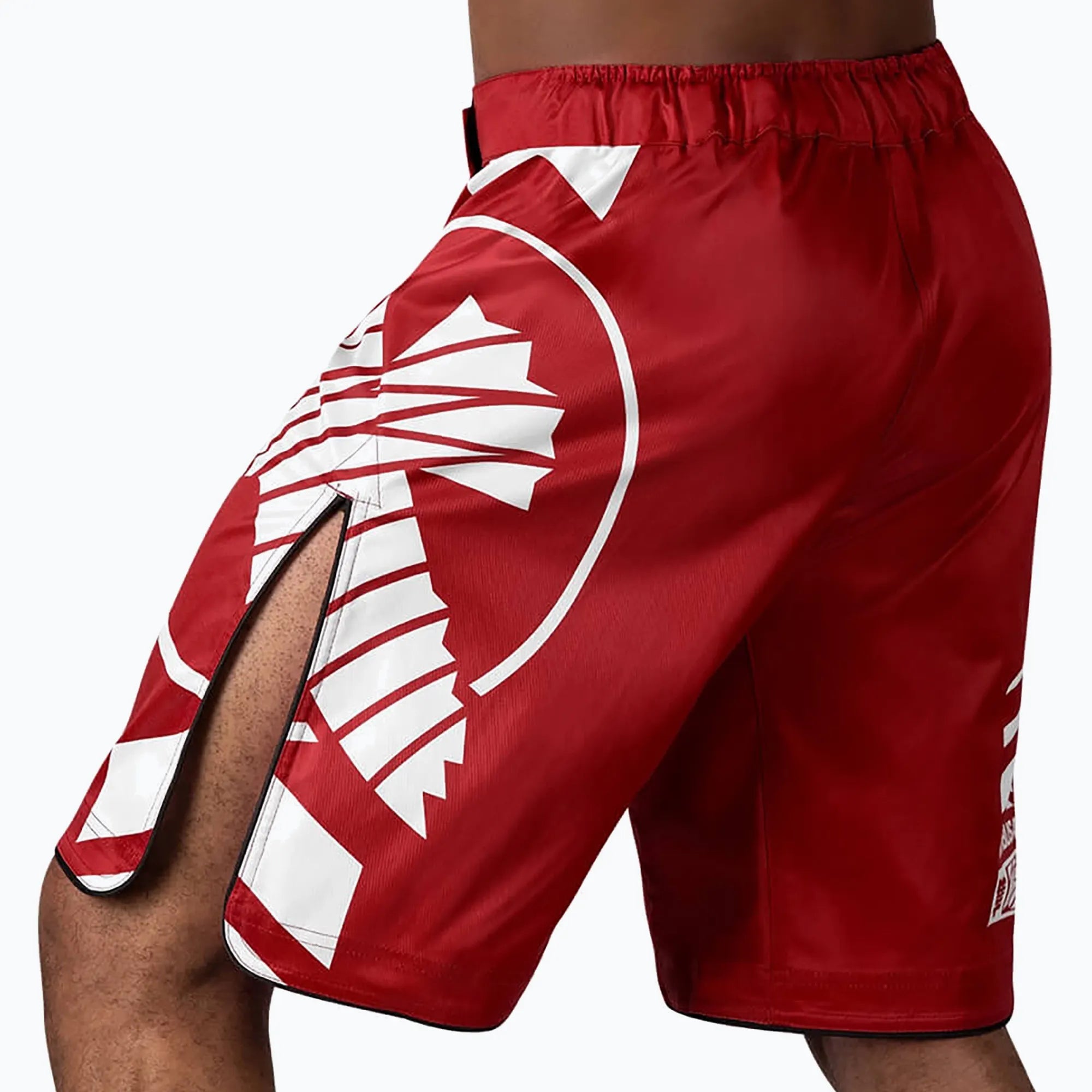 Vista posteriore fight shorts rossi Hayabusa per allenamento intensivo.