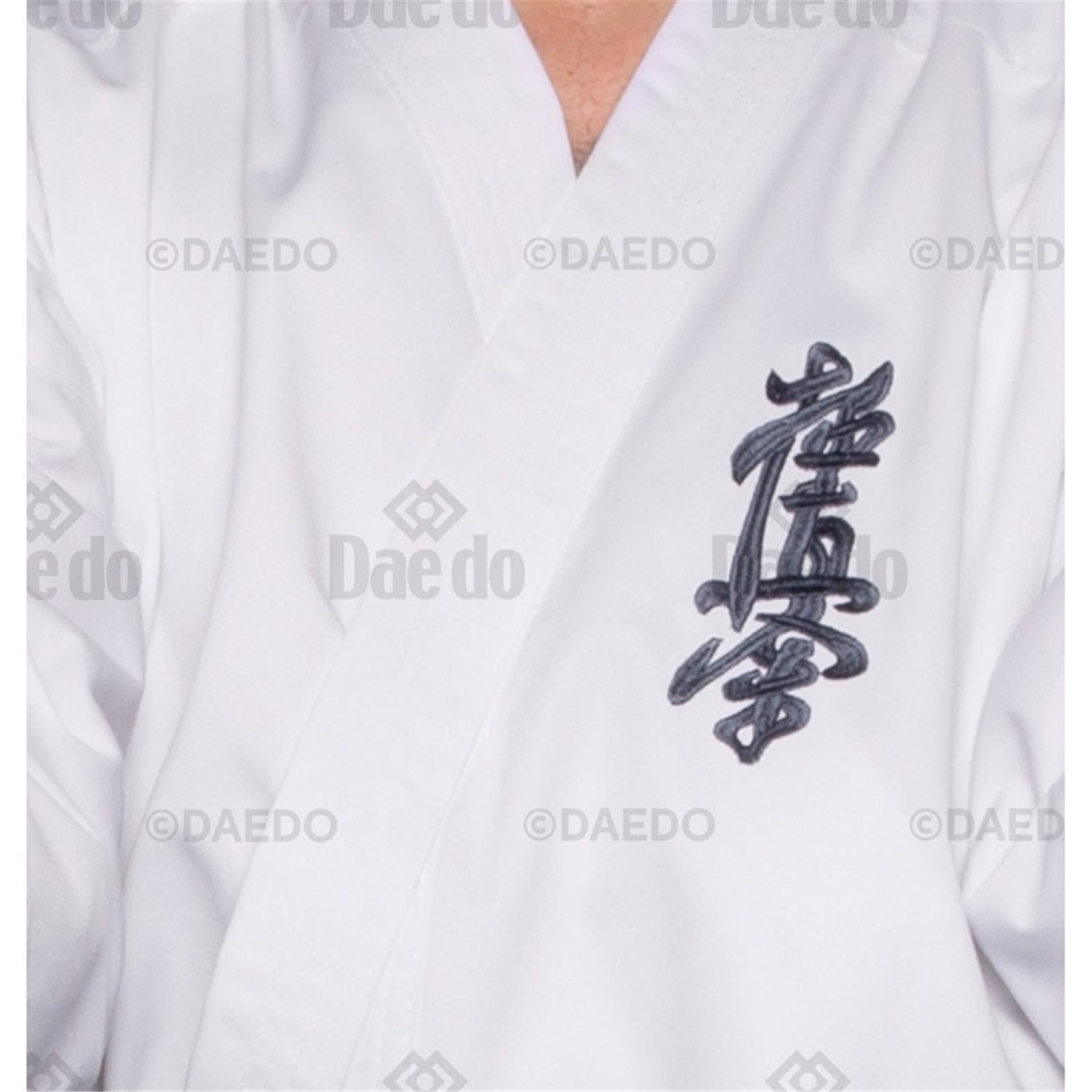 Karategi Kyokushinkai "Shodan" Daedo - vista posteriore