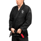 Vista frontale del kimono BJJ Hayabusa Lightweight nero con ricami bianchi a contrasto