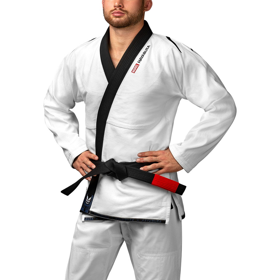 Vista frontale del kimono da BJJ Hayabusa Marvel Venom bianco con ricami del simbionte e patch ufficiali
