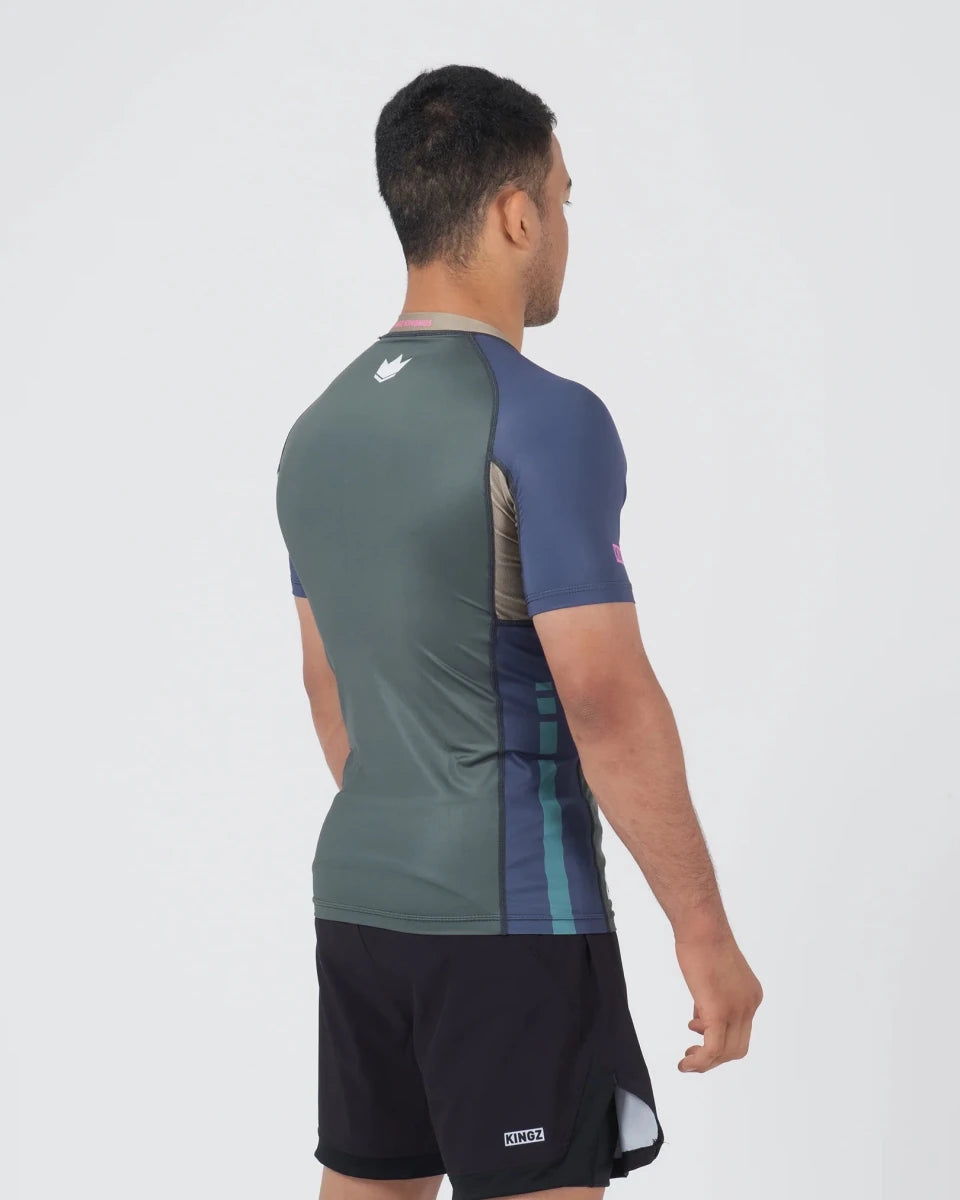 Vue arrière du rashguard Kingz Draft avec graphismes sublimés haute durabilité