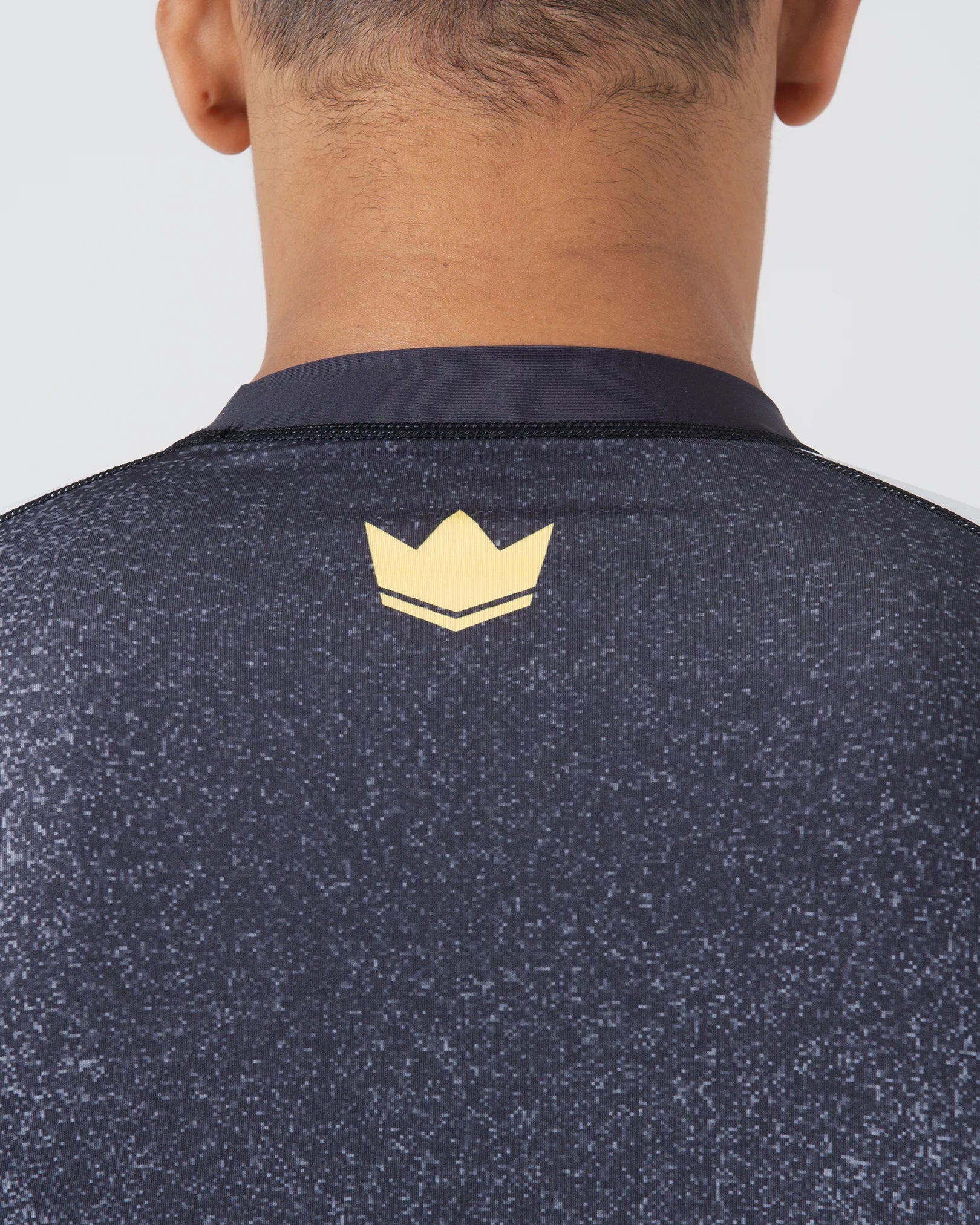 Dettaglio delle fibre in poliestere e spandex della rashguard Kingz Galaxy