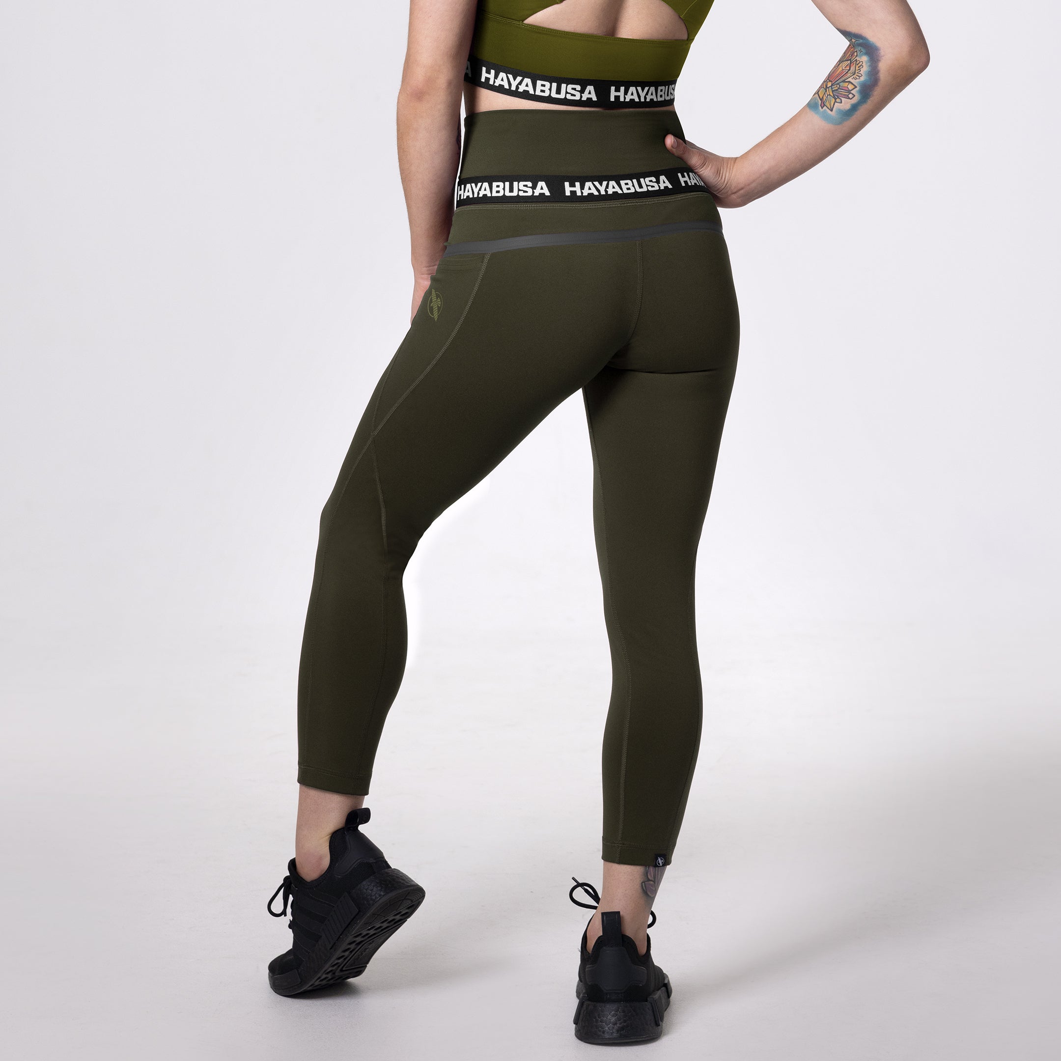 Vista posteriore dei leggings 3/4 Hayabusa verde oliva, design 3/4 traspirante
