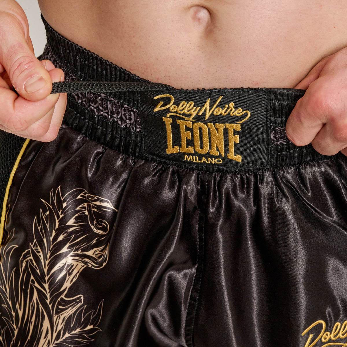 Leone X Dolly Noire Kick/Thai Shorts - Detailansicht