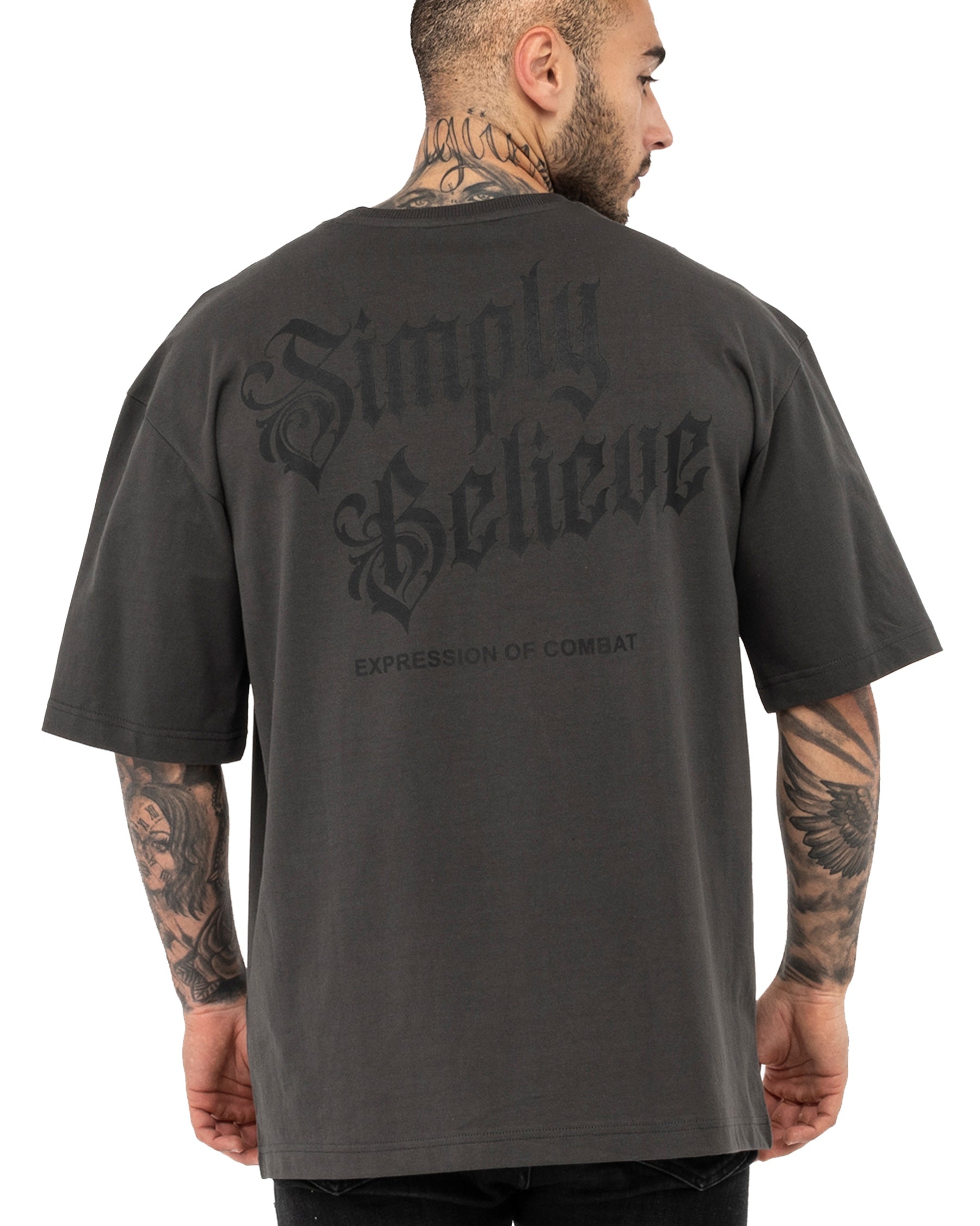 Tapout Pria Tapout Simply Believe T-Shirt Oversize dengan detail Katun