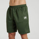 Vista frontale dei pantaloncini sportivi Leone 1947 Logo Cool Touch in variante verde