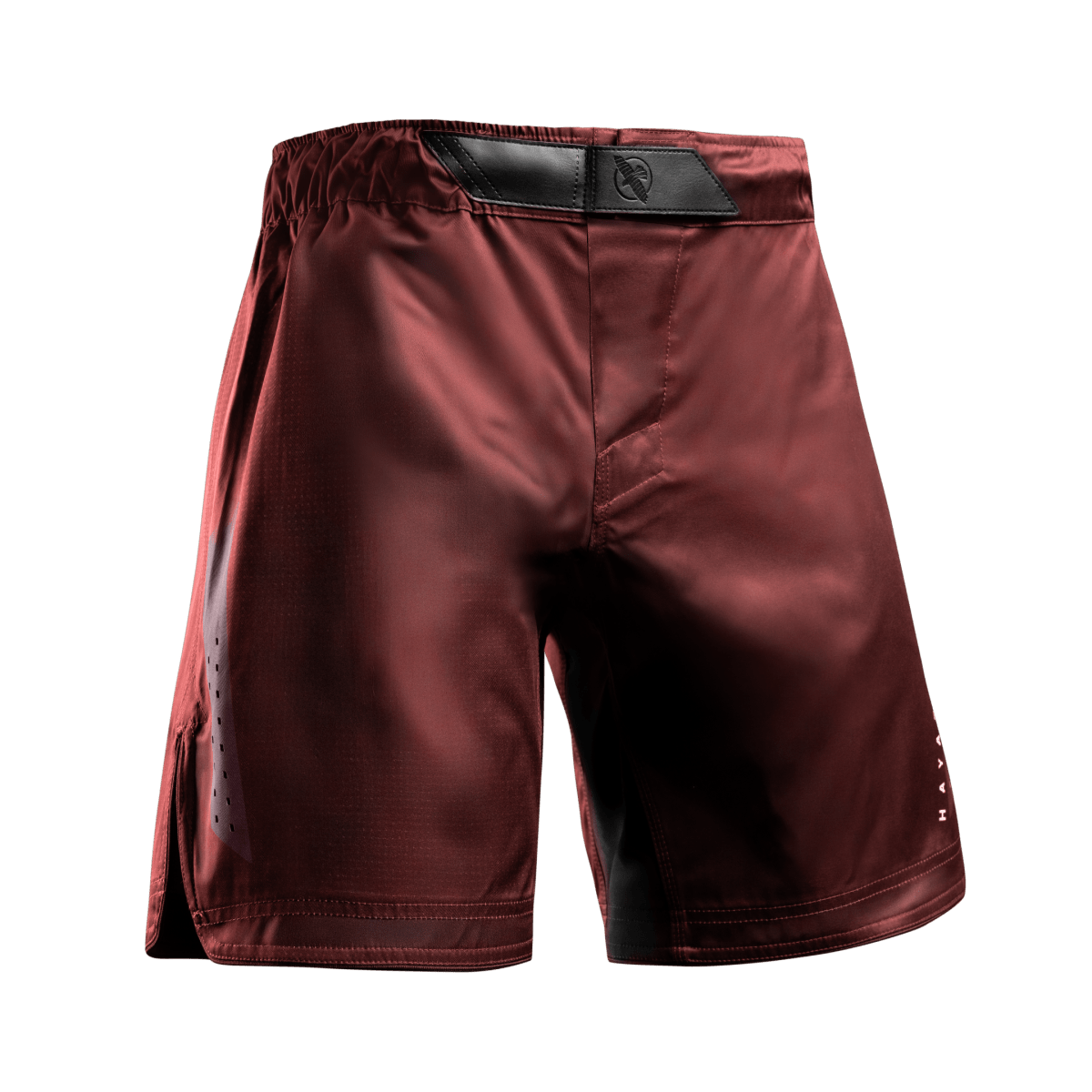 Vooraanzicht van de rode Hayabusa Core 3/4 Thigh MMA-short, dubbel beveiligd sluitsysteem