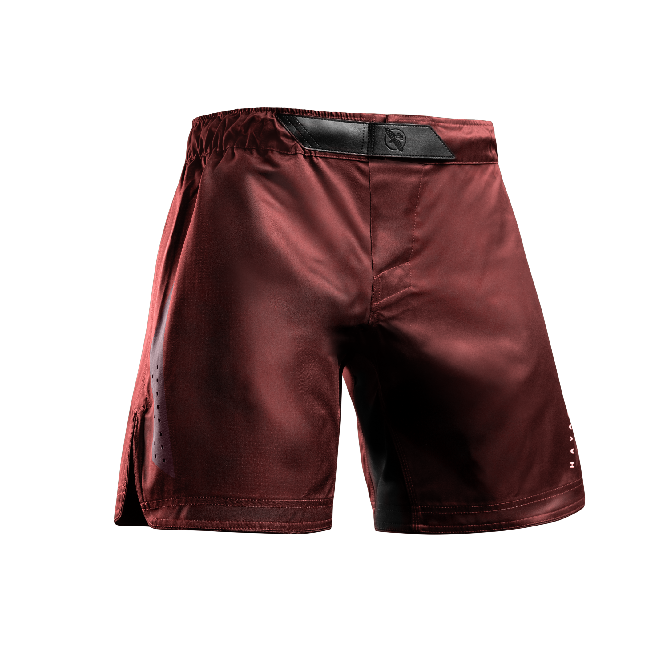 Vista frontale dei pantaloncini MMA Hayabusa Core Mid-Thigh rossi con chiusura a incastro