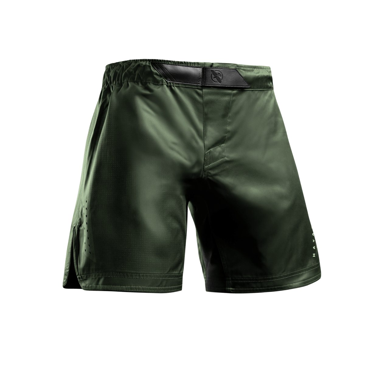 Vorderansicht der grünen Hayabusa Core Mid-Thigh MMA Shorts mit Interlock-Verschluss