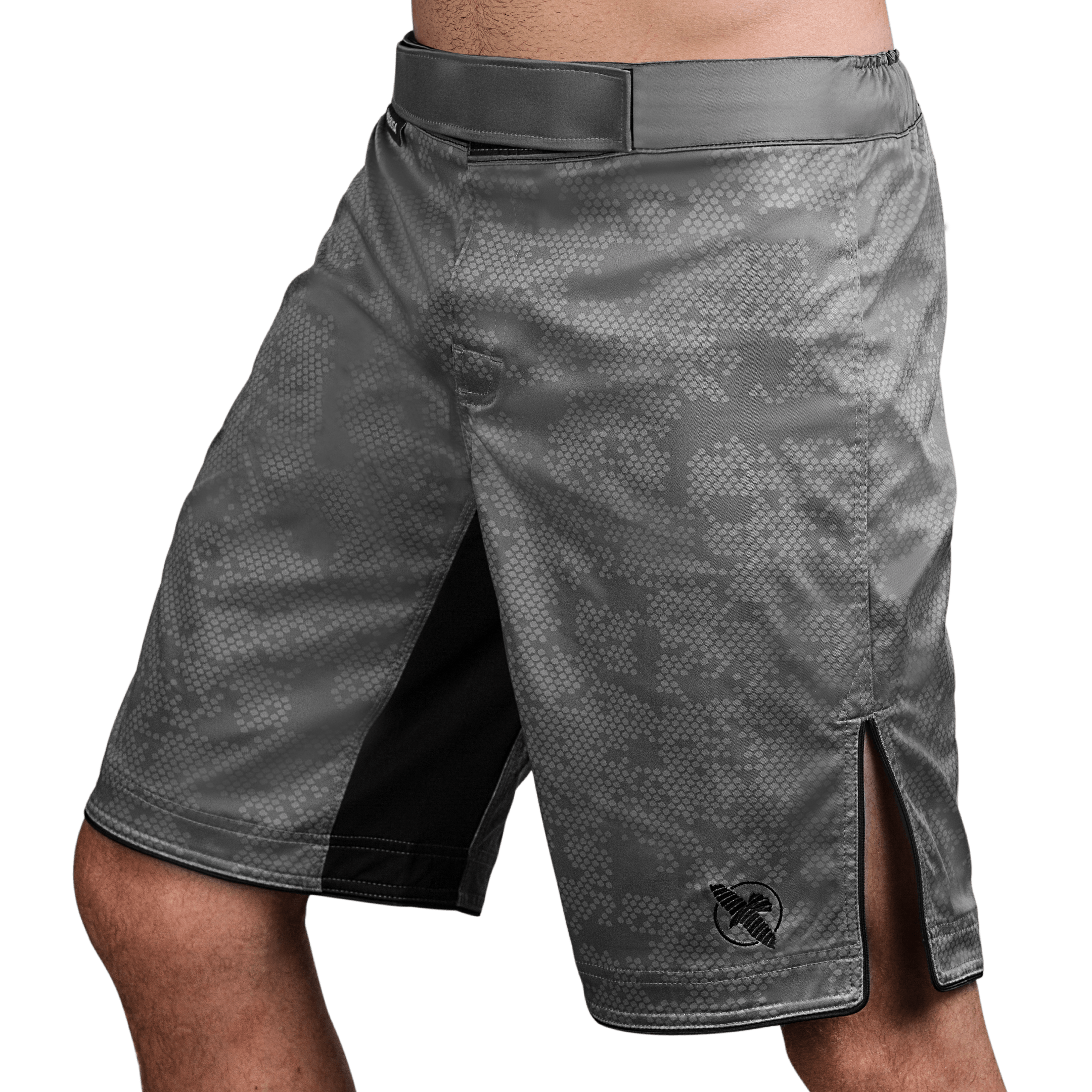 Vista laterale (lato 1) dei pantaloncini MMA Hayabusa Hexagon grigi, tessuto ultra-resistente