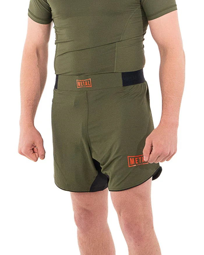 Vista frontale pantaloncini MMA Metal Boxe verde oliva collezione Metal Sports