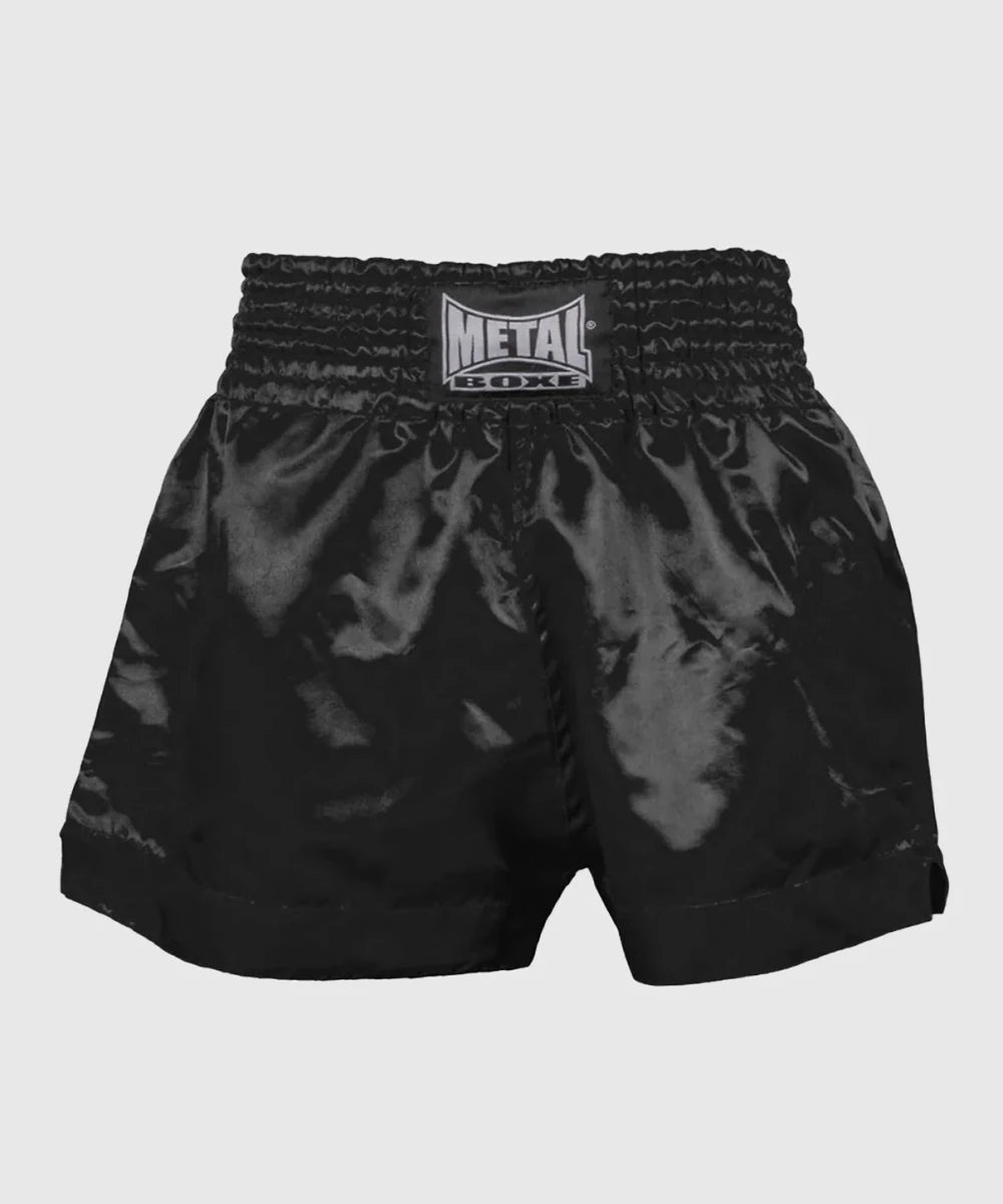 Czarne, satynowe spodenki bokserskie Muay Thai i Kickboxing Metal, widok z przodu