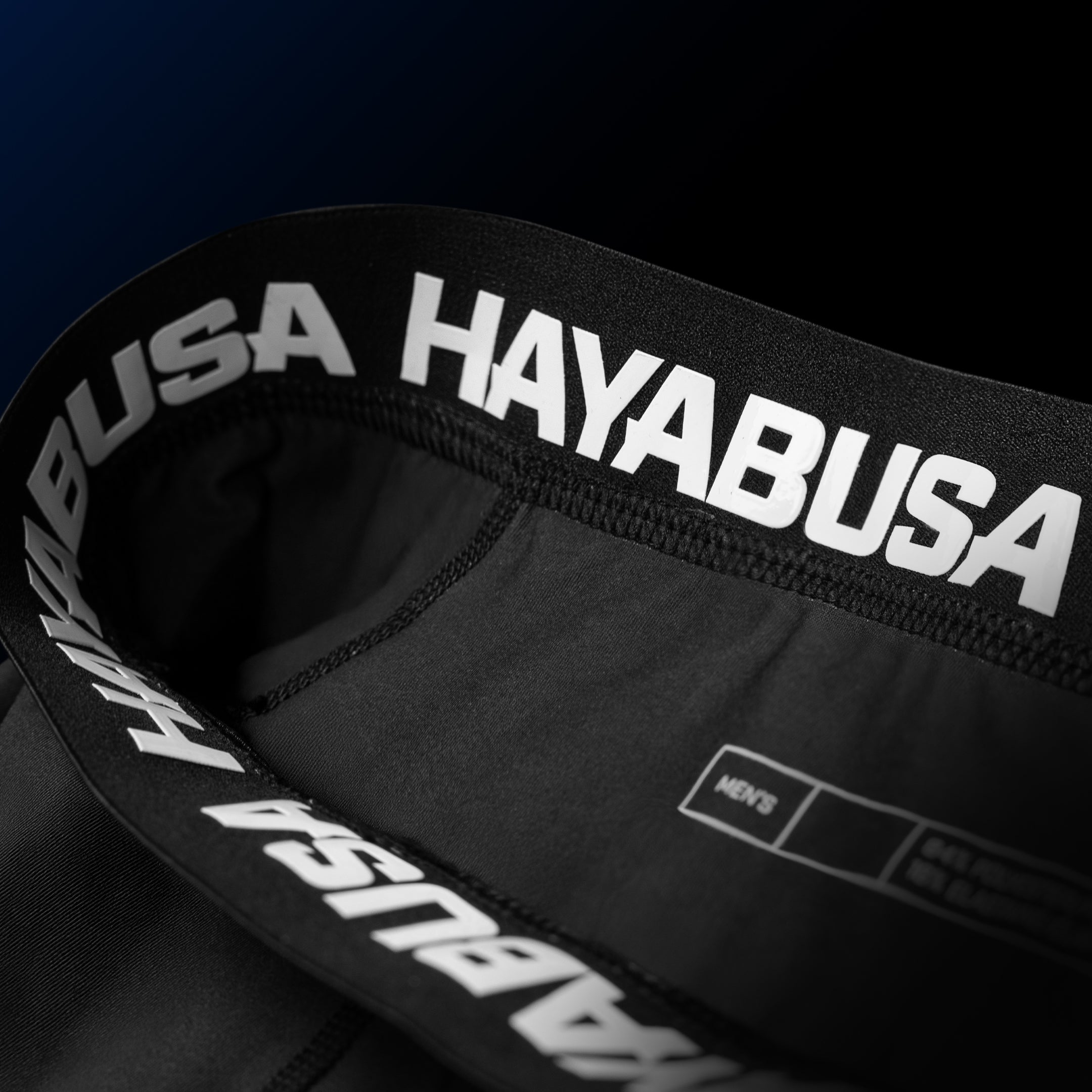 Particolare della chiusura e del rivestimento interno in silicone dei pantaloncini UFC BJJ blu