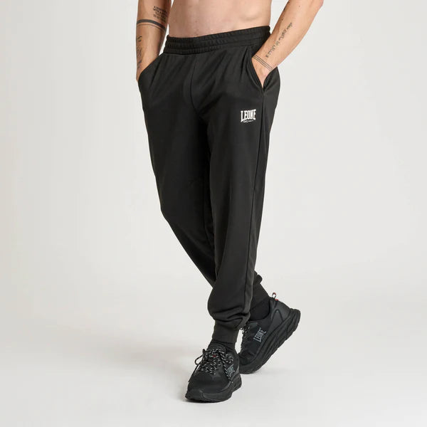 Vista frontale dei pantaloni tecnici Leone 1947 Logo Lightweight colore nero