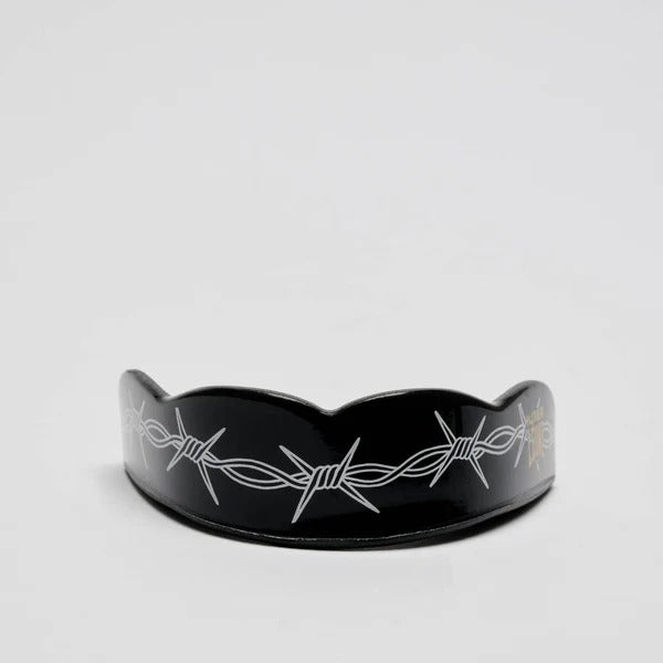 Vista frontale del paradenti Leone x Iuter Barbed Wire con design anatomico