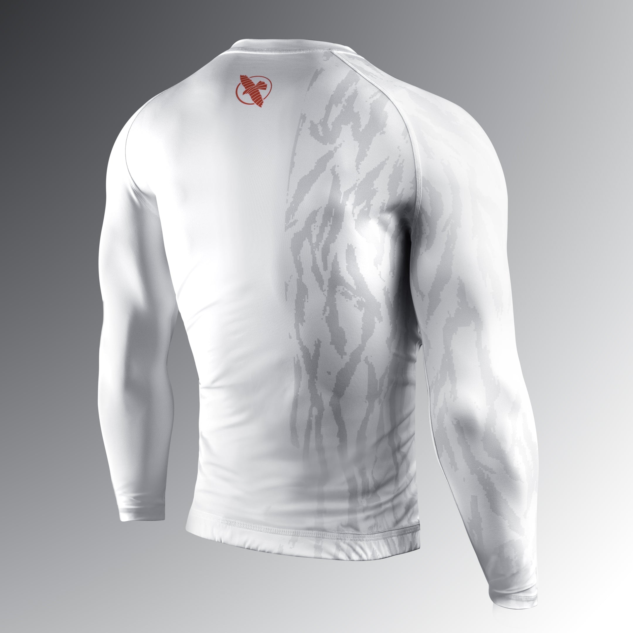 Vista posteriore della rash guard Hayabusa Apex bianca, design traspirante e protettivo