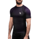 Vista frontale della rash guard Hayabusa Fusion nera e viola, tessuto tecnico a compressione per BJJ