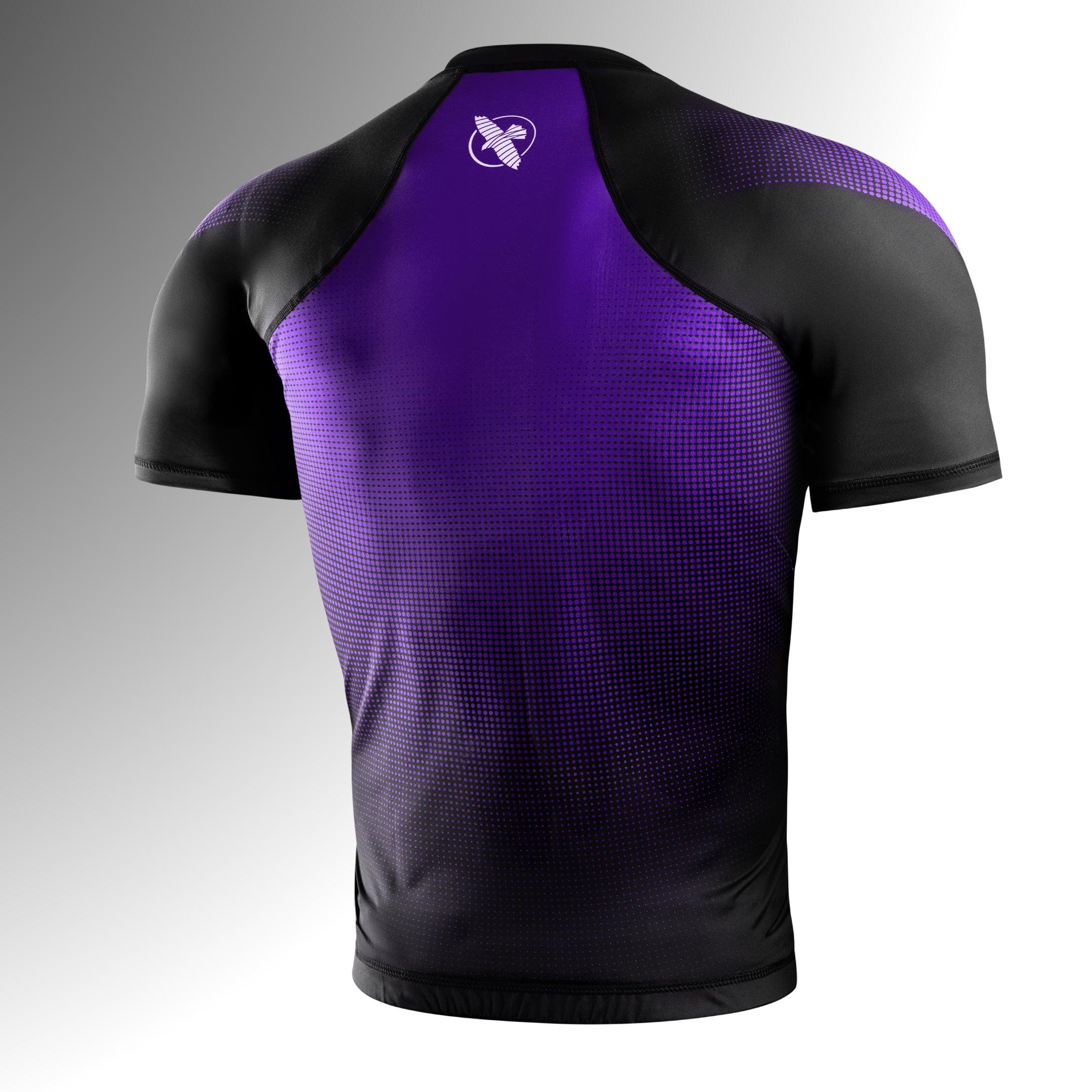 Vista posteriore della rashguard viola a maniche corte Hayabusa Pro Ranked, tessuto 200 GSM ultra-resistente