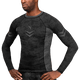 Vista frontale della rashguard nera Hayabusa Ranked, omologata per cinture nere
