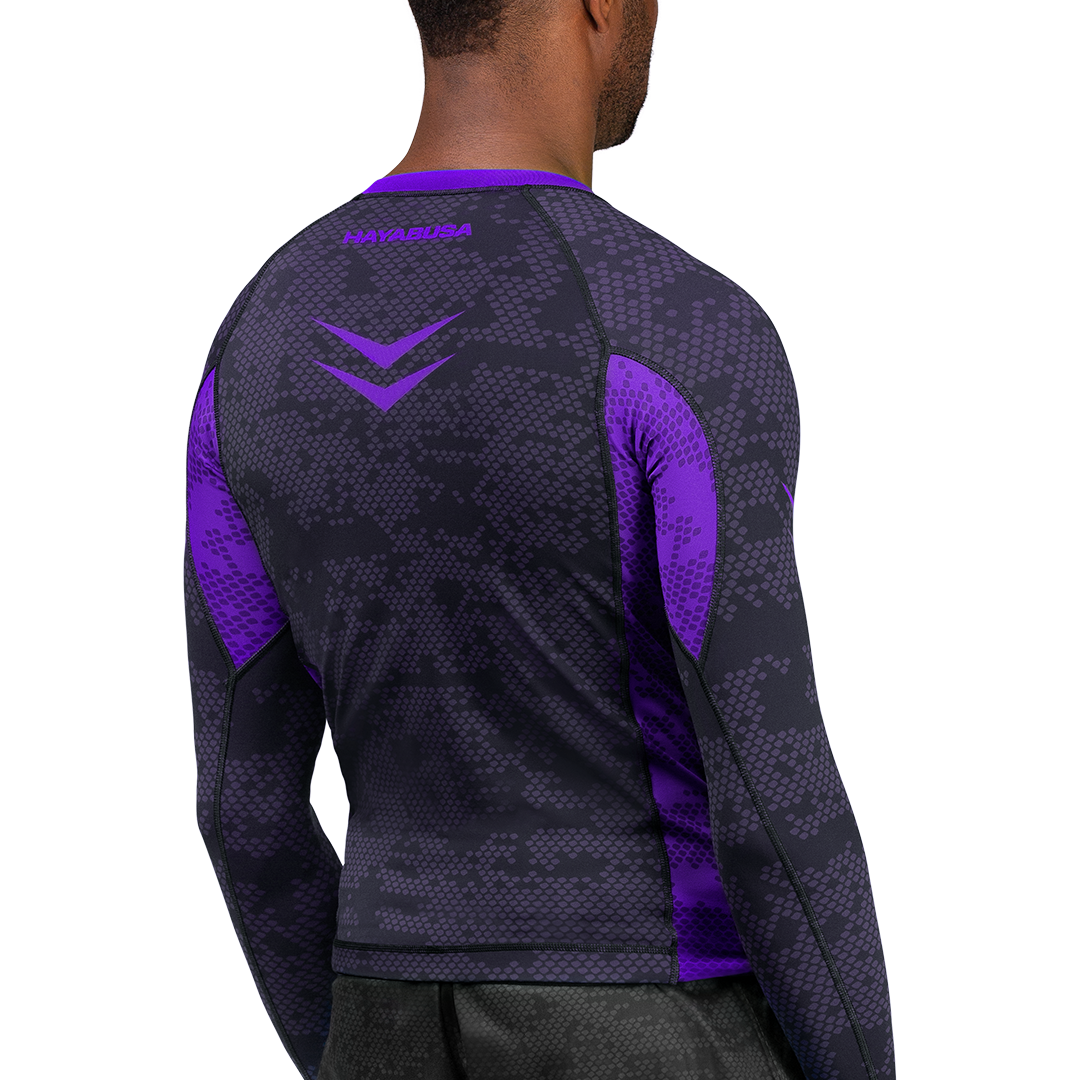 Vista posteriore della rashguard viola Hayabusa, cuciture flatlock anti-sfregamento