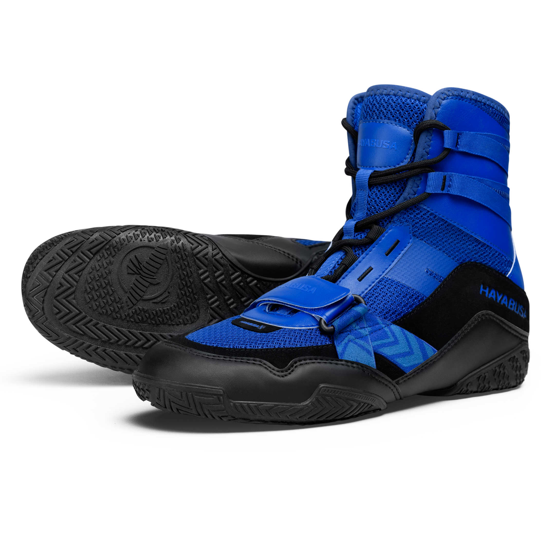 Vista frontale del paio di scarpe da boxe Hayabusa Strike blu royal