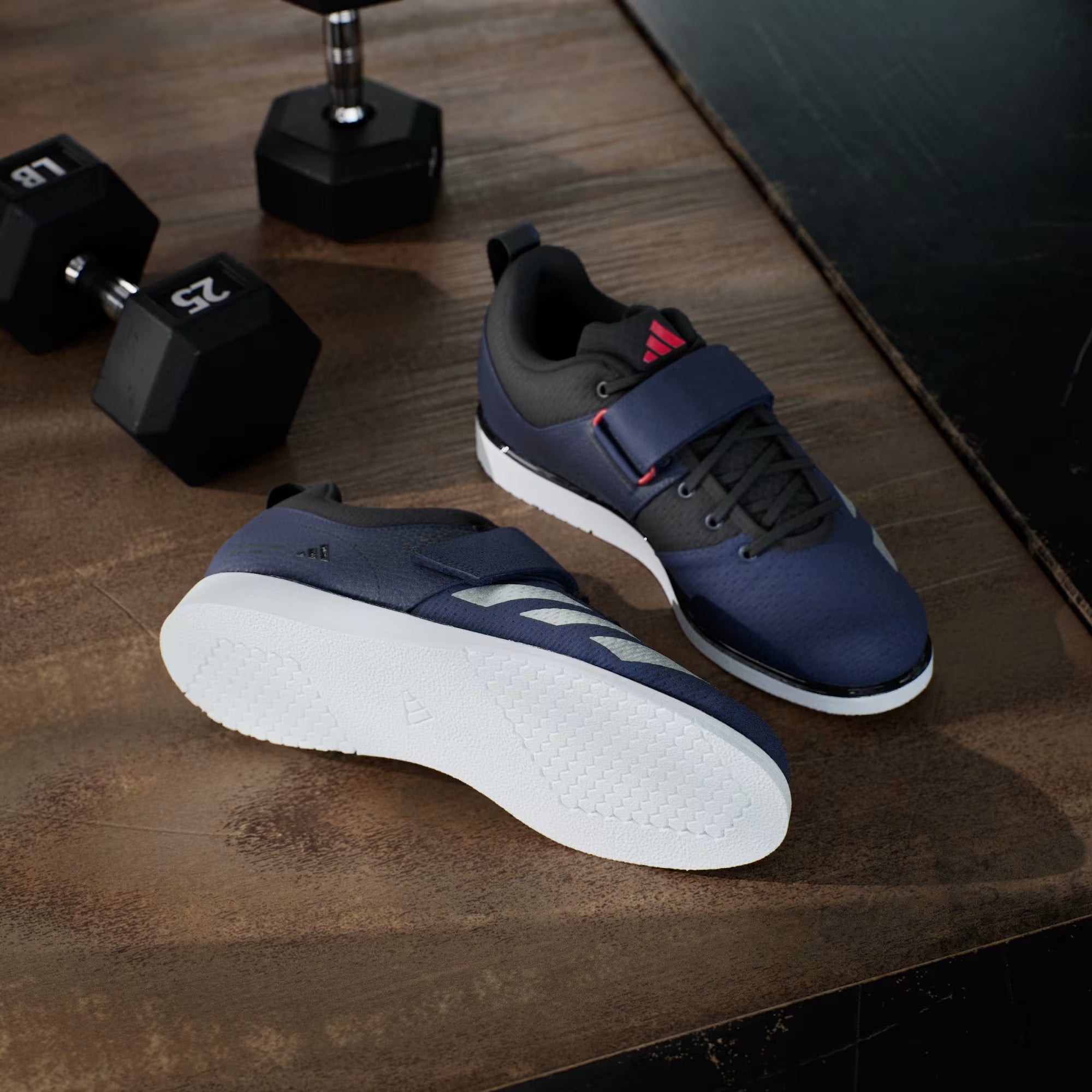 Paio di scarpe Powerlift 5 blu, dettaglio della suola in gomma per weightlifting