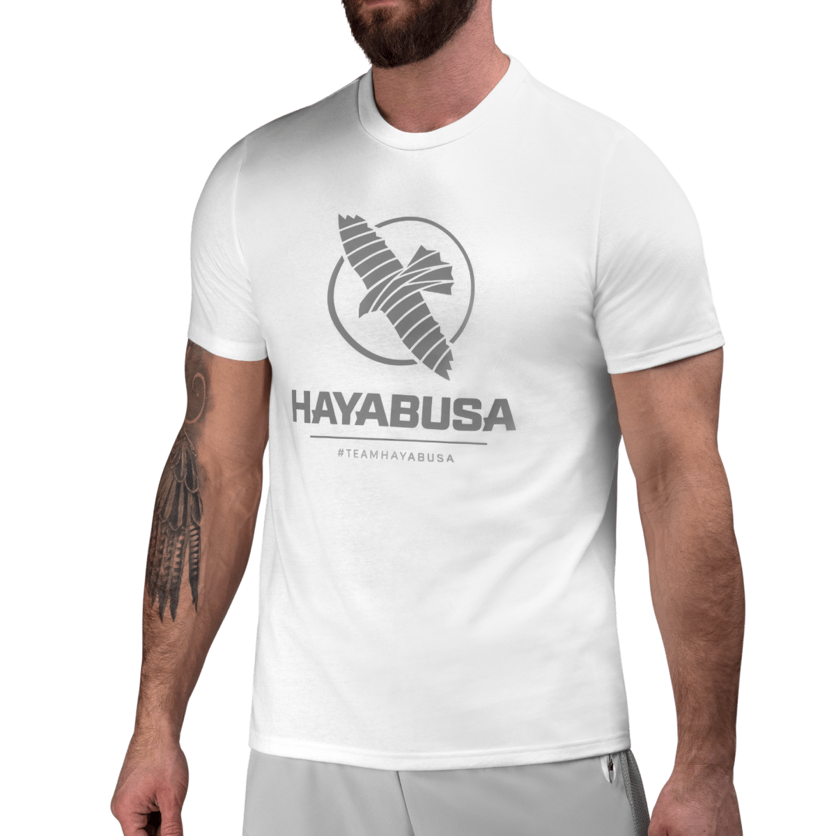 Widok z przodu białej męskiej koszulki VIP Hayabusa z grafiką Team Hayabusa