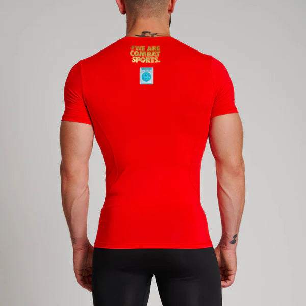 Vista posteriore della maglia tecnica Leone rossa che mostra il fit aderente