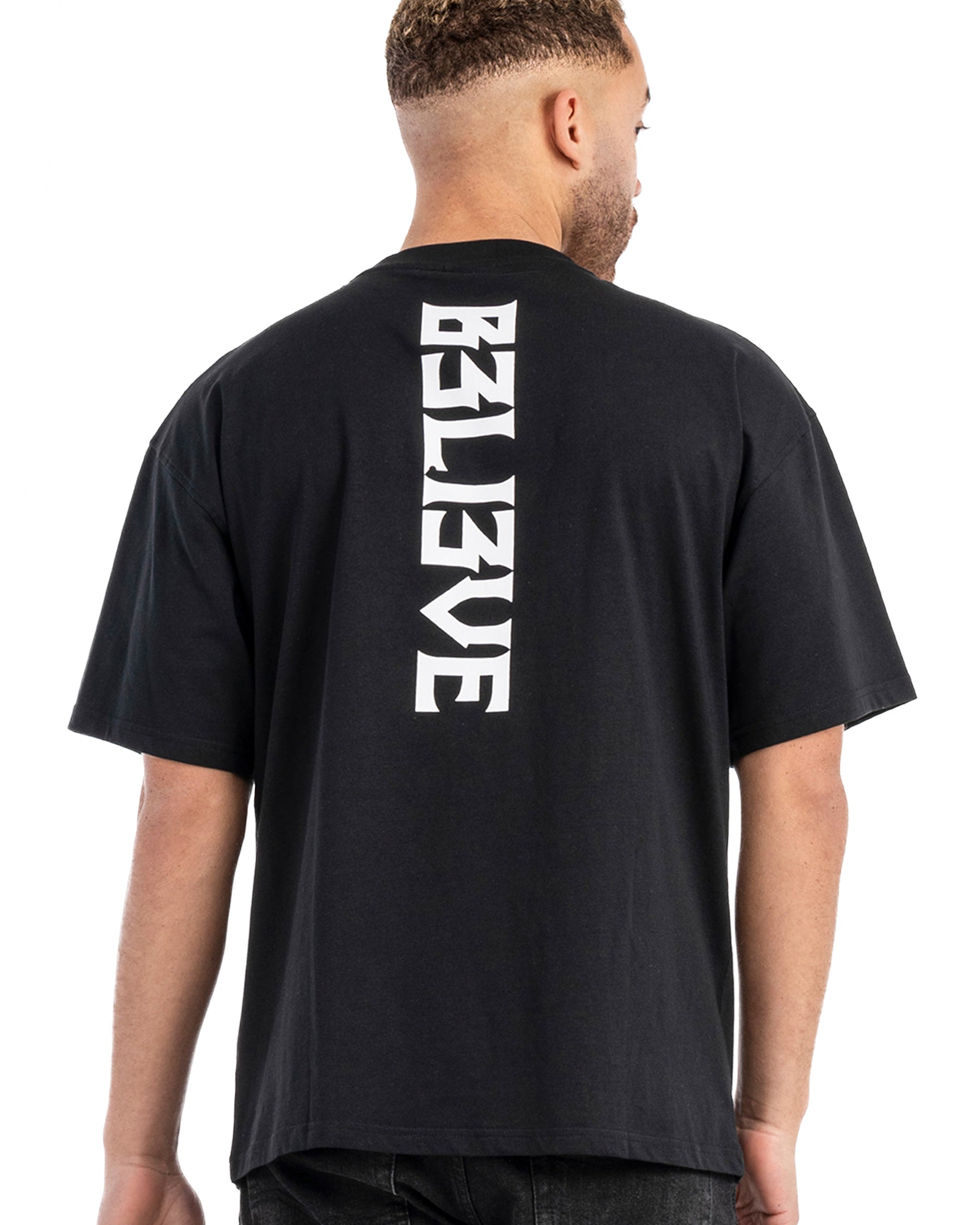 alt SEO img2: TapouT B3LI3VE Oversized černé tričko MMA na zádech