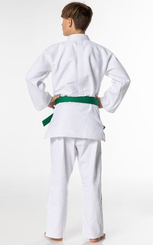 Vista posteriore del Judogi Mizuno Hayato che mostra l'ampiezza delle spalle e la libertà di movimento per il randori.